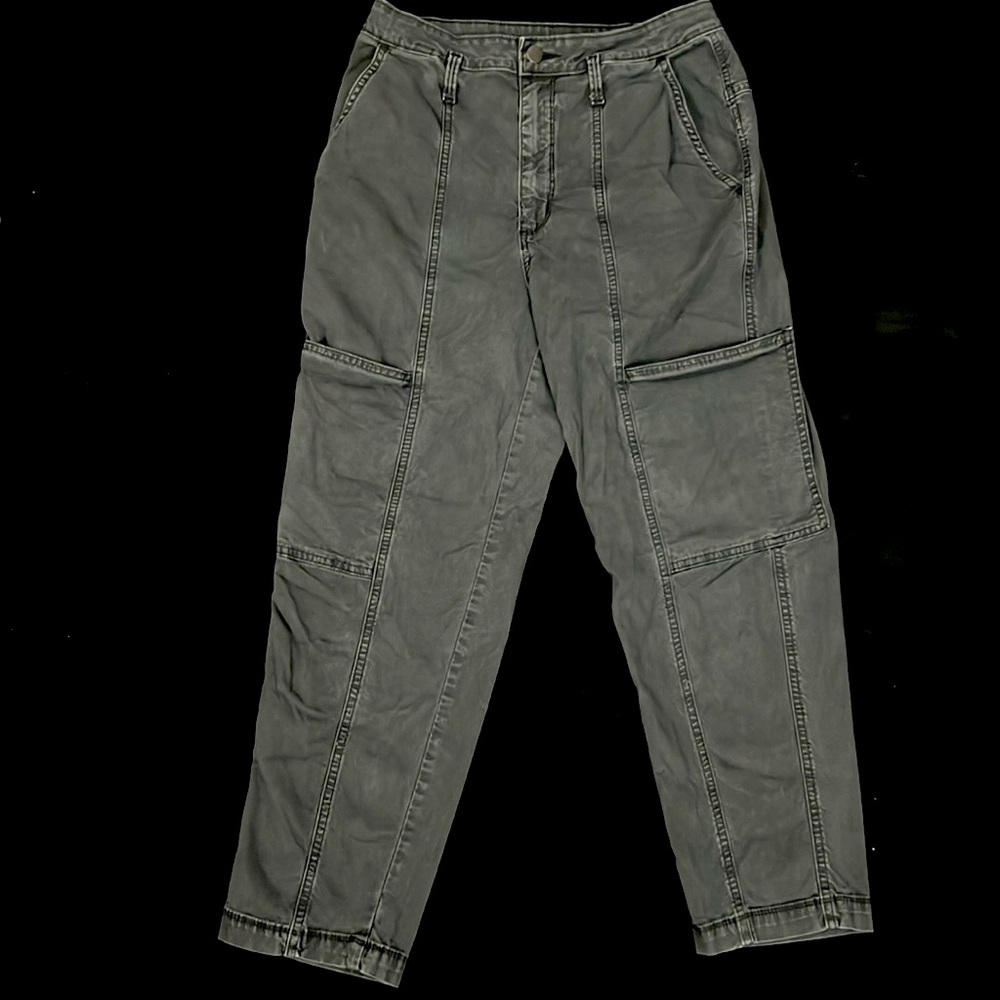 Black washed cargo pants. Size 4. Used.
